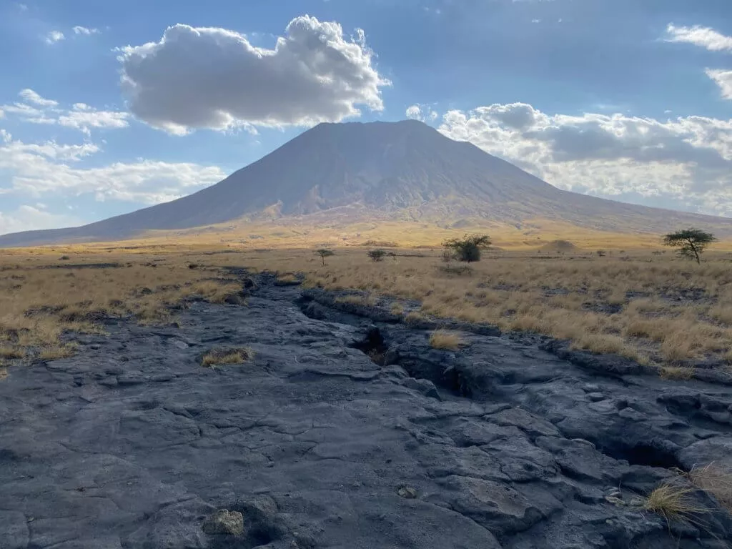 vue sur volcan lengai en Tanzanie