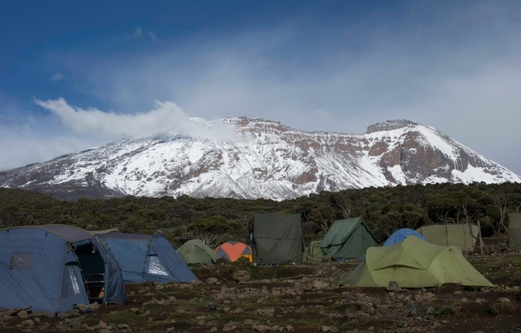 Campement lors de l'ascension du Kilimandjaro